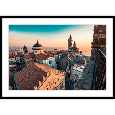 Poster van de zonsondergang boven de stad Bergamo.