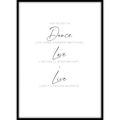 Ingelijste tekst poster met de woorden dance, love & live.