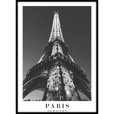 Een ingelijste chique fotoposter in zwart-wit met een bijzondere foto van de Eiffel toren in Parijs.