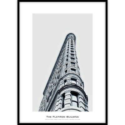 Een ingelijste artistieke poster van het Flatiron gebouw in New York met breed passe-partout.