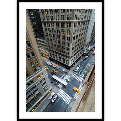 Een ingelijste poster met een foto van het drukke verkeer in de straten van New York.